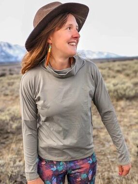 Youer In Reach Pullover - Affogato - Long Sleeve Women Turtleneck Hike Camp Top